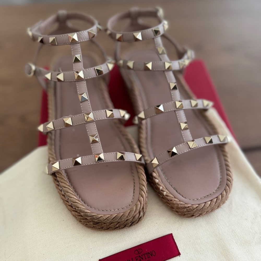 Valentino Garavani sandal, size EU 36 color: Poudre.